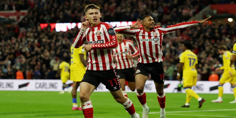 Chris Rigg Sunderland tiền vệ trẻ Premier League 2025 2026