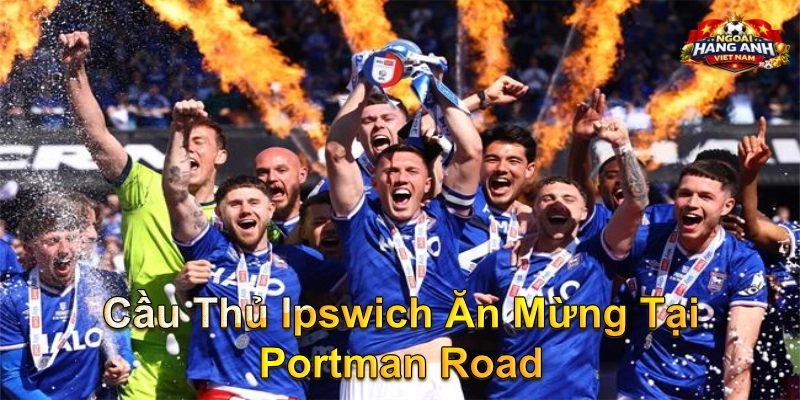 Cầu Thủ Ipswich Ăn Mừng Tại Portman Road